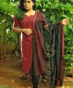 KUNDAVAI Iniya - Meroon & Black Checks