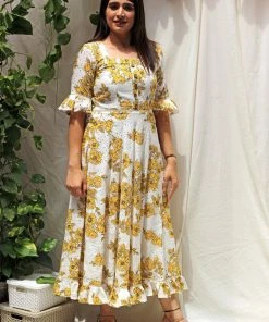 ANECDOTE Yellow Daisies Breezy Summer