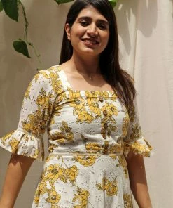 ANECDOTE Yellow Daisies Breezy Summer