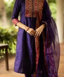 Ekanta Margazhi Moments Hamsa Violet