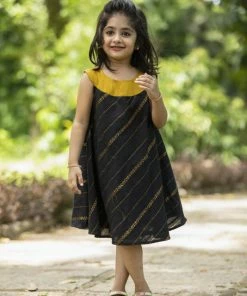 The Stitches Mini Corner Kaala Mini