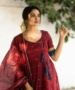 Ekanta Margazhi Moments Kayalvizhi Maroon And Blue