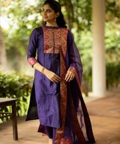 Ekanta Margazhi Moments Hamsa Violet