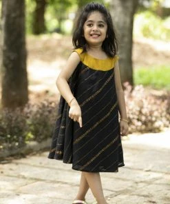 The Stitches Mini Corner Kaala Mini