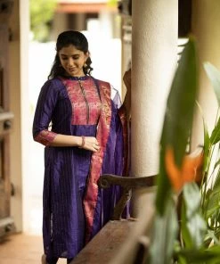 Ekanta Margazhi Moments Hamsa Violet