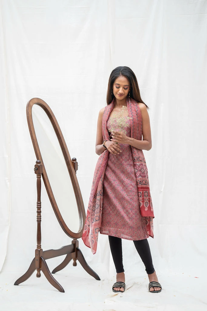 Niram Alka - Brown Ever Willow 2 Niram Alka - Brown Ever Willow