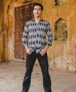 PRINTS VALLEY Men's Shirt Grey Black Honeycomb Ikat Shirt