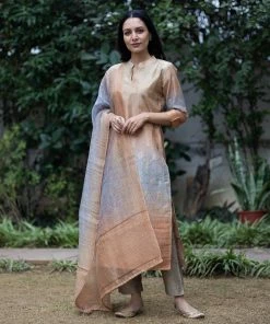 PRINTS VALLEY Jaipur Tales Ayushi-Beige Shaded Bhandej Set
