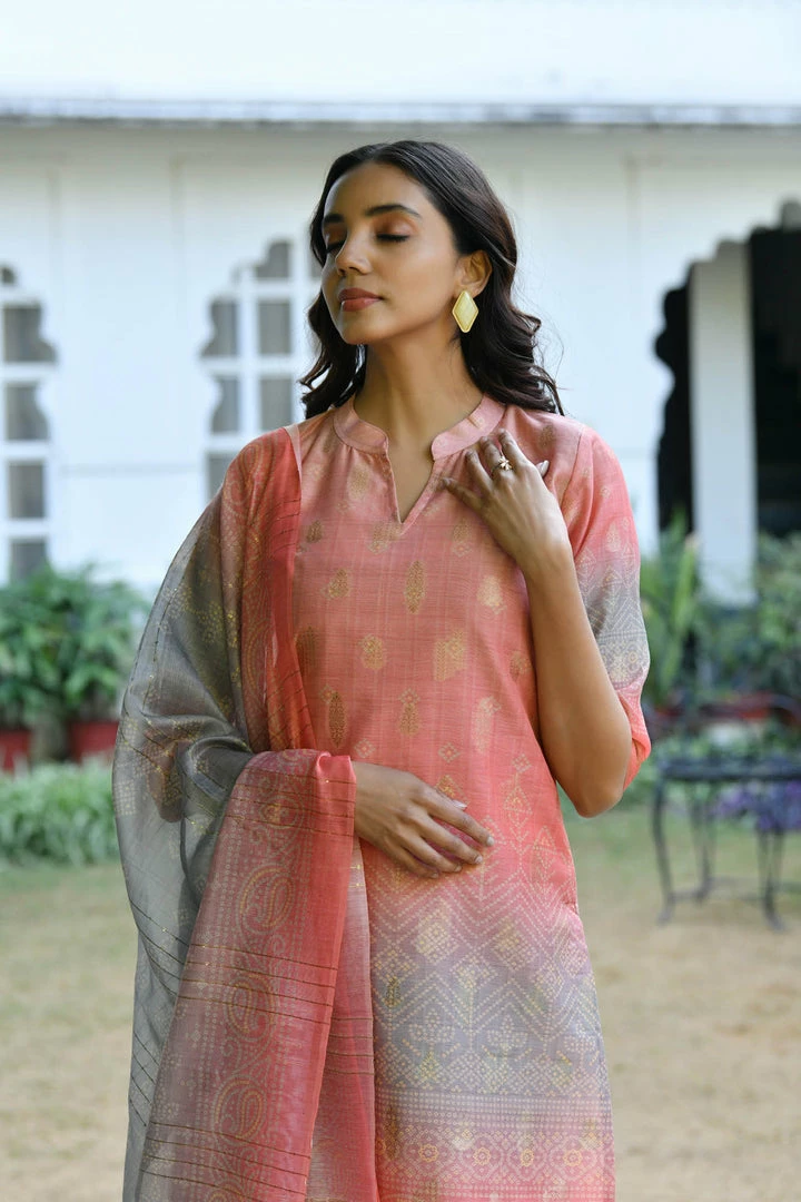 PRINTS VALLEY Jaipur Tales Ayushi-Peach Shaded Bhandej Set 3 PRINTS VALLEY Jaipur Tales Ayushi-Peach Shaded Bhandej Set