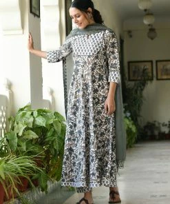 PRINTS VALLEY White Floral Buti Dress Set