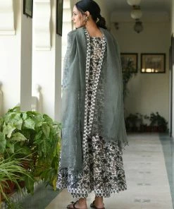 PRINTS VALLEY White Floral Buti Dress Set