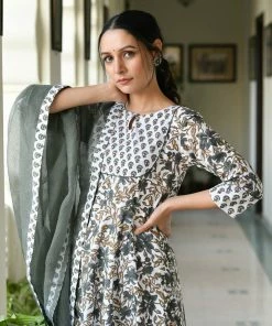 PRINTS VALLEY White Floral Buti Dress Set