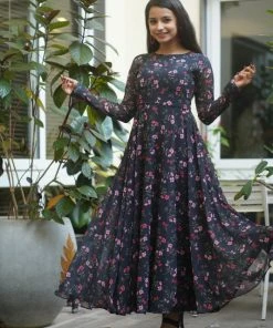 The Stitches Yuthi - Black Margazhi Moments