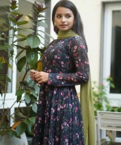 The Stitches Yuthi - Black Margazhi Moments