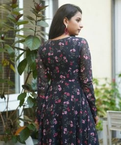 The Stitches Yuthi - Black Margazhi Moments