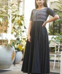 The Stitches Initha - Black Margazhi Moments