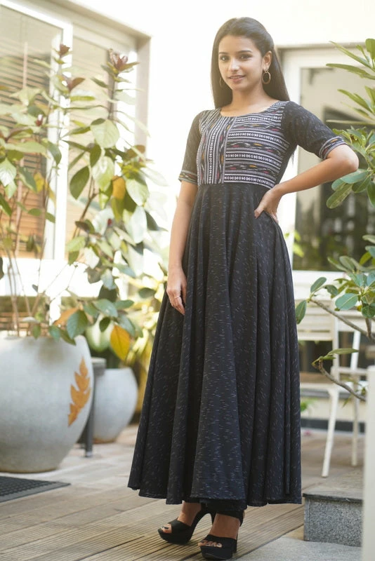 The Stitches Initha - Black Margazhi Moments 1 The Stitches Initha - Black Margazhi Moments