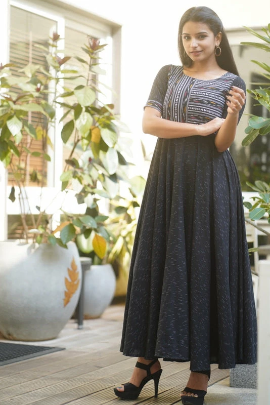 The Stitches Initha - Black Margazhi Moments 3 The Stitches Initha - Black Margazhi Moments