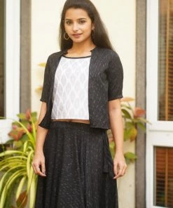 The Stitches Yamini - Black Margazhi Moments