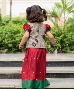 Ekanta Caruvi Red Mini Mini Corner