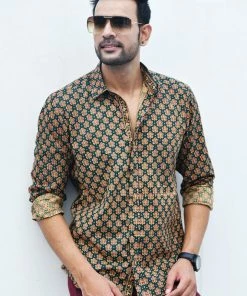 PRINTS VALLEY Bottle Green Red Buti Shirt Men's Shirt