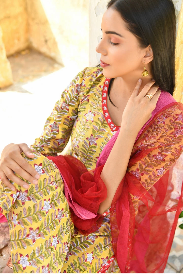 PRINTS VALLEY Yellow Stripe Floral Red Buti Set With Dupatta Jaipur Tales 4 PRINTS VALLEY Yellow Stripe Floral Red Buti Set With Dupatta Jaipur Tales