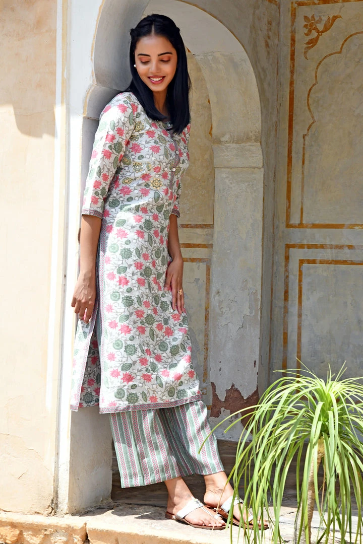 PRINTS VALLEY Off-White Pink Lotus Floral Print Set Jaipur Tales 4 PRINTS VALLEY Off-White Pink Lotus Floral Print Set Jaipur Tales