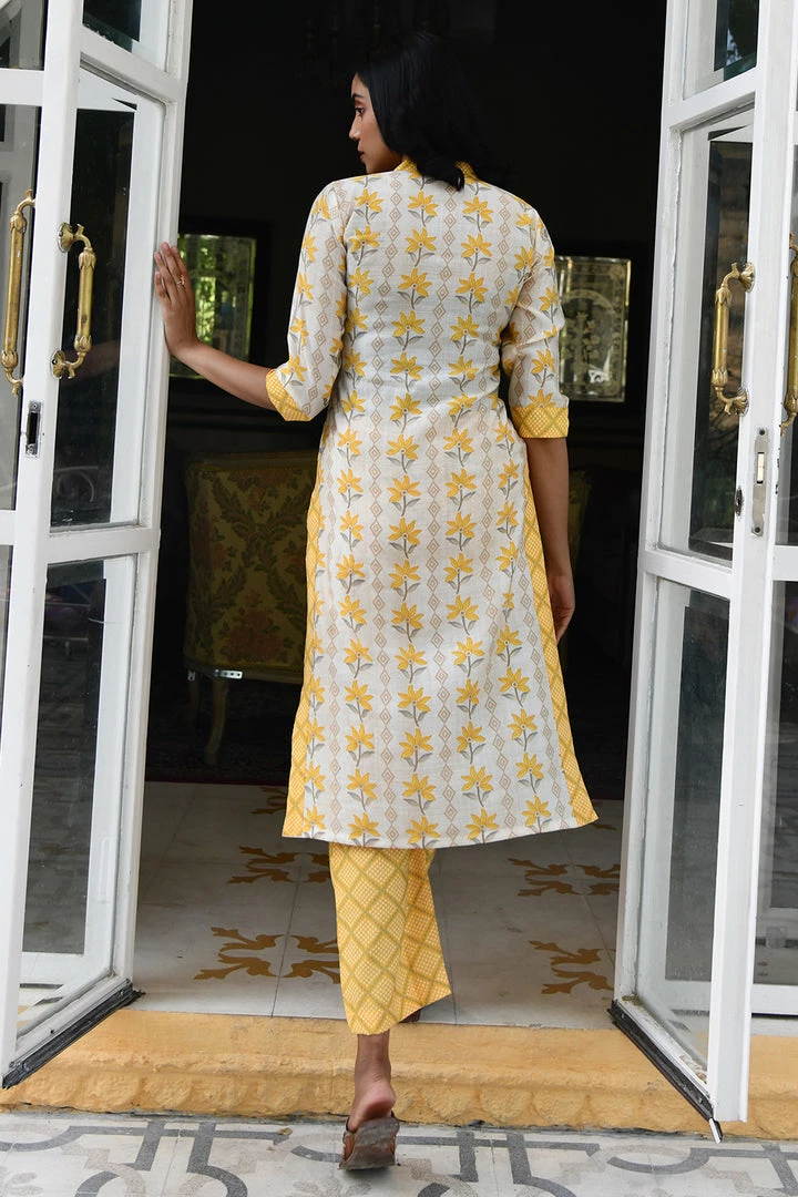 PRINTS VALLEY Yellow Stripe Bail Print Set 4 PRINTS VALLEY Yellow Stripe Bail Print Set