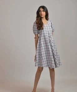 Label RishMaan Monochrome