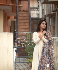 KUNDAVAI Margazhi Moments Nithila - Half White Festival Maxi