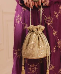 AMYRA Bella Gold Potli