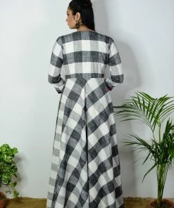 Label RishMaan Checkmate