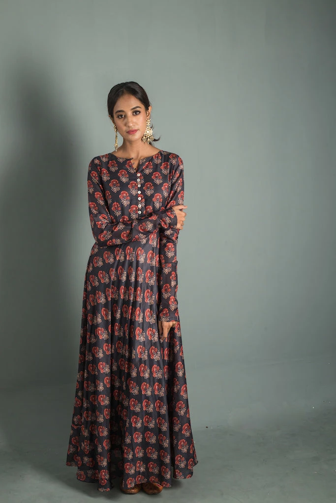 Niram Tisha - Prussian Grey 1 Niram Tisha - Prussian Grey