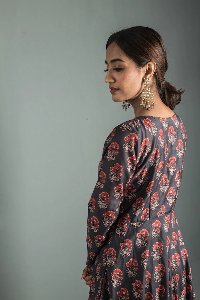 Niram Tisha - Prussian Grey 4 Niram Tisha - Prussian Grey