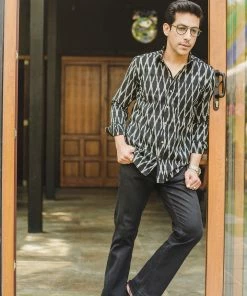 PRINTS VALLEY Men's Shirt Black Honeycomb Ikat Shirt