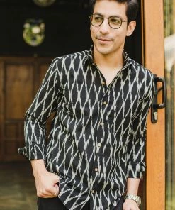 PRINTS VALLEY Men's Shirt Black Honeycomb Ikat Shirt