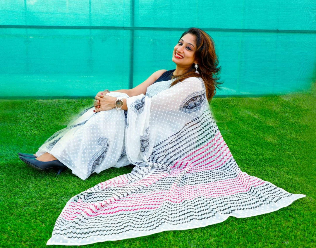 Tashi Threads Monochrome -014 2 Tashi Threads Monochrome -014