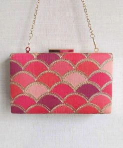 AMYRA Mehreen Shaded Clutch - Pink